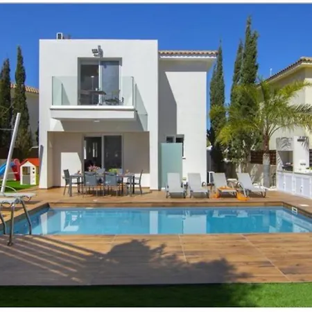 בית נופש Tsokkos Family - Pool Garden 2' Walk To