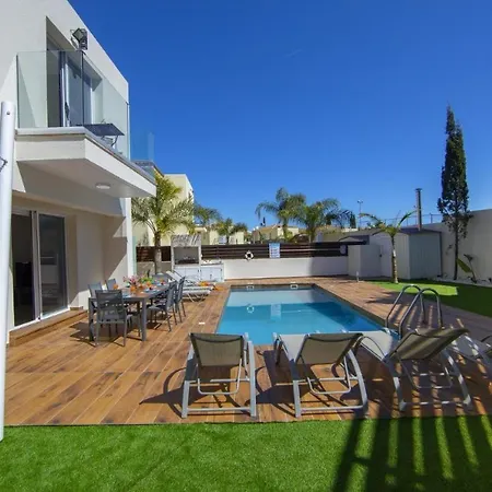 בית נופש Tsokkos Family - Pool Garden 2' Walk To