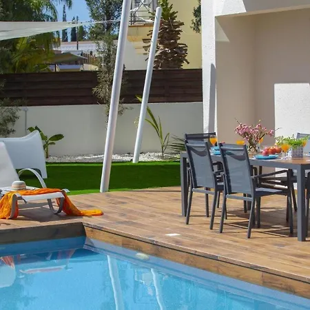 Tsokkos Family - Pool Garden 2' Walk To Vakantiehuis