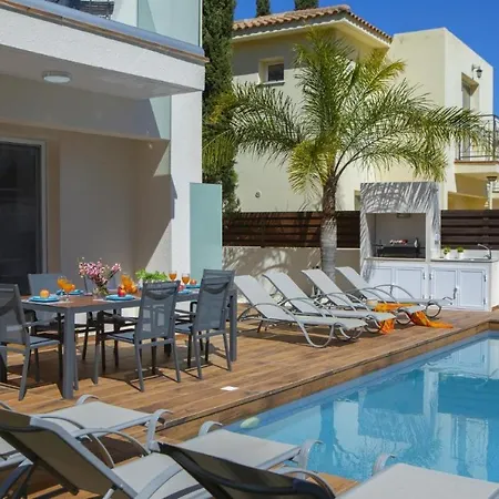 Tsokkos Family - Pool Garden 2' Walk To Vakantiehuis Protaras