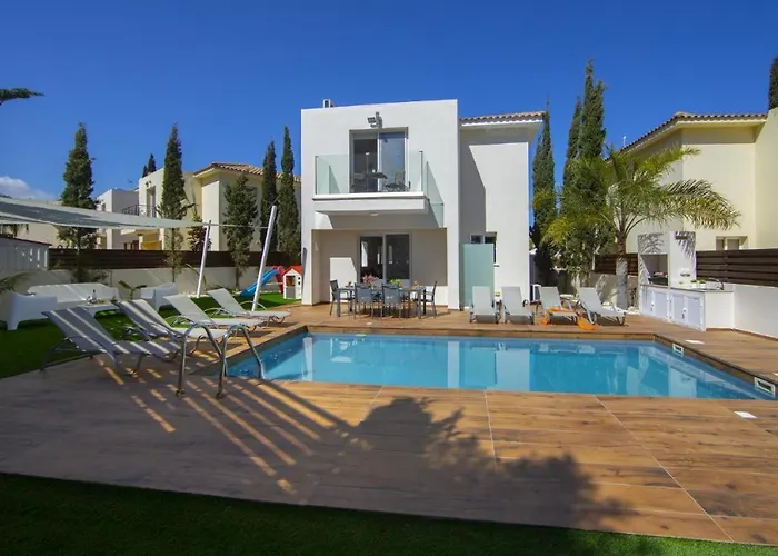 Tsokkos Family - Pool Garden 2' Walk To *