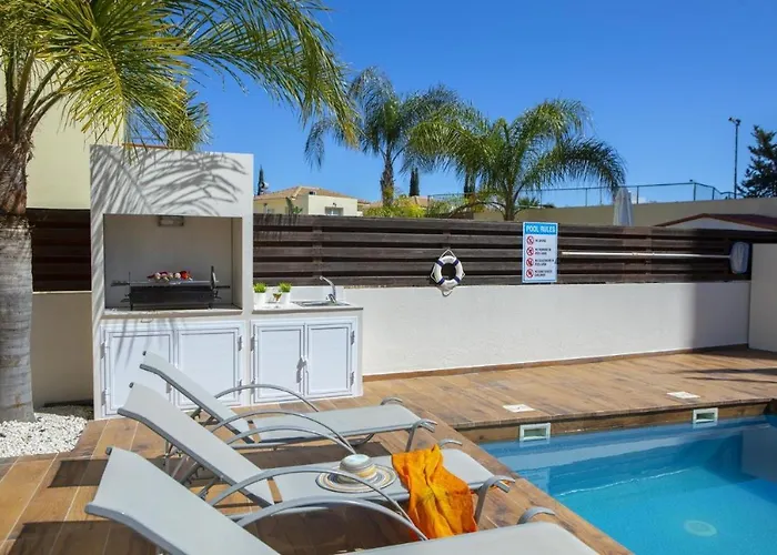 Tsokkos Family - Pool Garden 2' Walk To Protaras