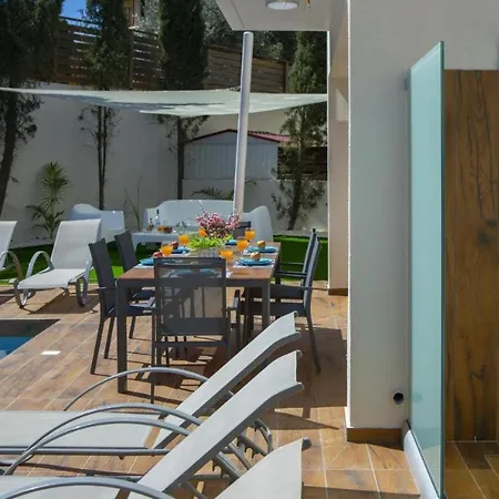 Tsokkos Family - Pool Garden 2' Walk To 펜션 프로타라스