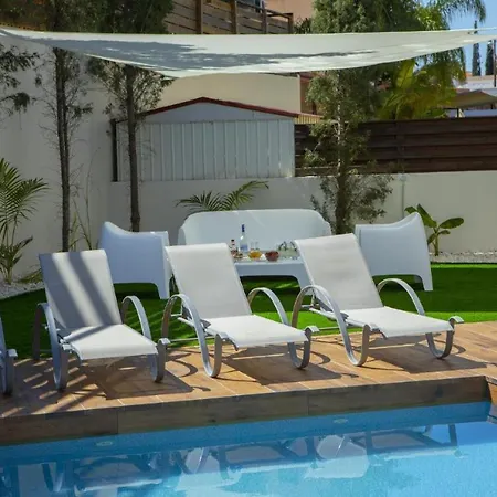 Tsokkos Family - Pool Garden Walk To Protaras