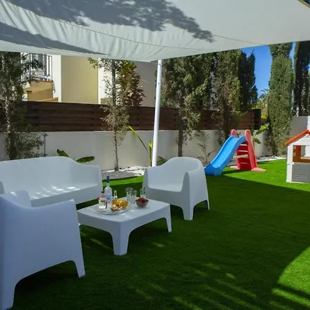 Tsokkos Family - Pool Garden Walk To Protaras