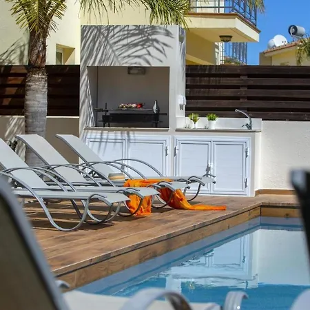 Tsokkos Family - Pool Garden 2' Walk To 펜션 *