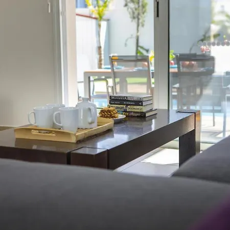 Tsokkos Family - Pool Garden 2' Walk To *