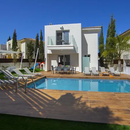 Tsokkos Family - Pool Garden 2' Walk To *