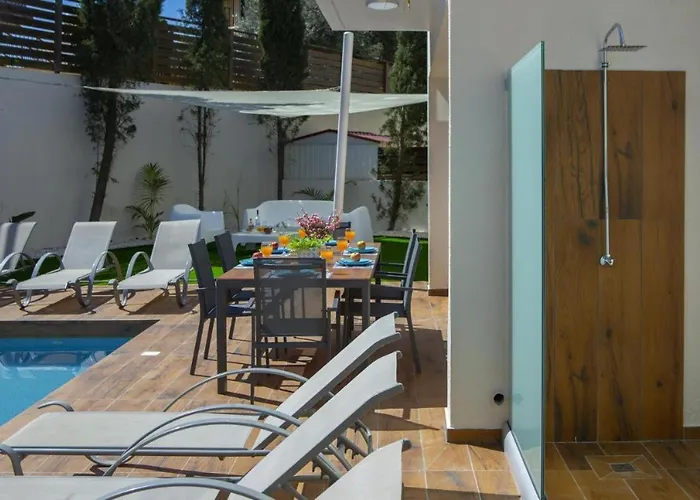 Tsokkos Family - Pool Garden 2' Walk To Prázdninový dům Protaras