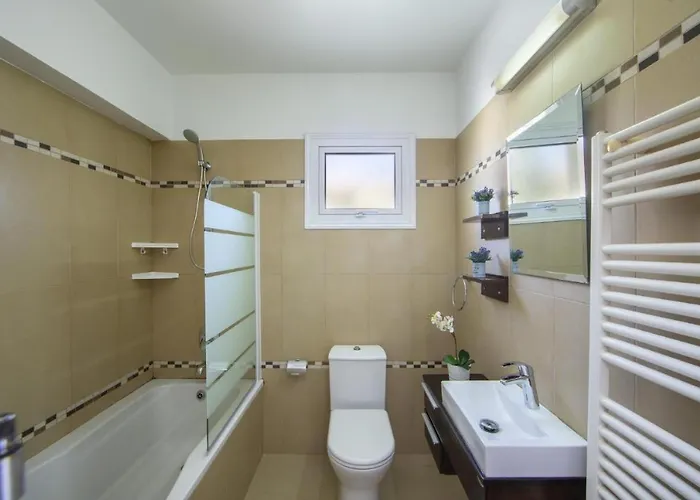 Prázdninový dům Tsokkos Family - Pool Garden 2' Walk To *