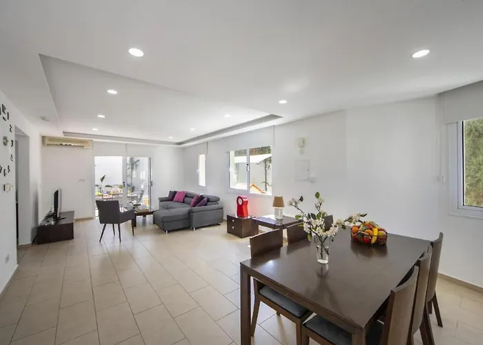 Tsokkos Family - Pool Garden 2' Walk To * Protaras