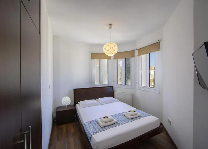 Tsokkos Family - Pool Garden 2' Walk To Case de vacanță