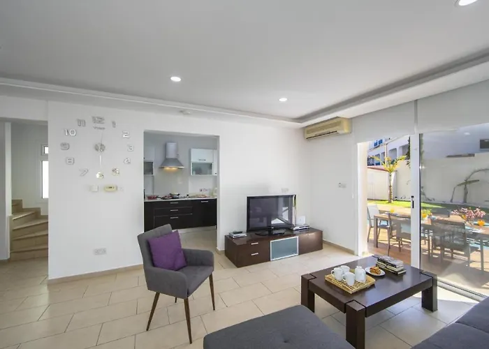 Tsokkos Family - Pool Garden 2' Walk To * Protaras