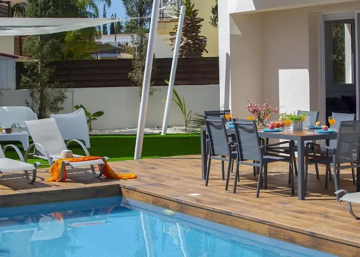 Tsokkos Family - Pool Garden 2' Walk To Case de vacanță