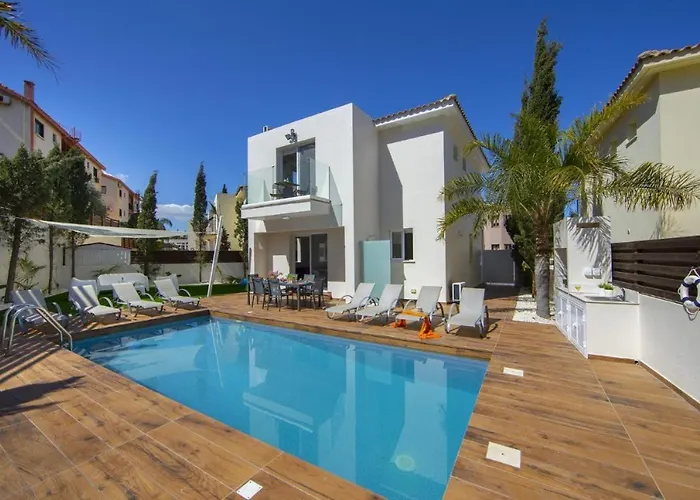 Tsokkos Family - Pool Garden 2' Walk To Case de vacanță