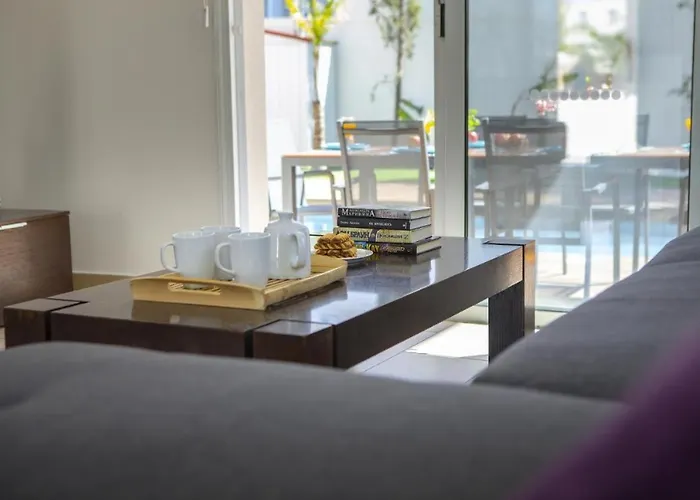 Tsokkos Family - Pool Garden 2' Walk To *