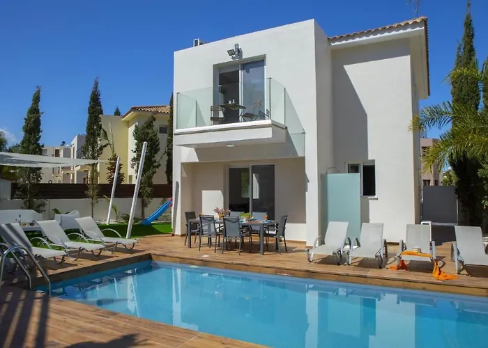 Tsokkos Family - Pool Garden 2' Walk To *