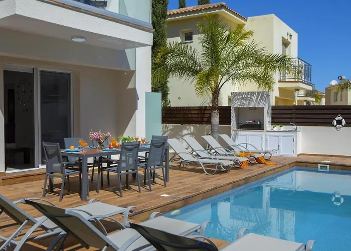 Tsokkos Family - Pool Garden 2' Walk To Prázdninový dům Protaras