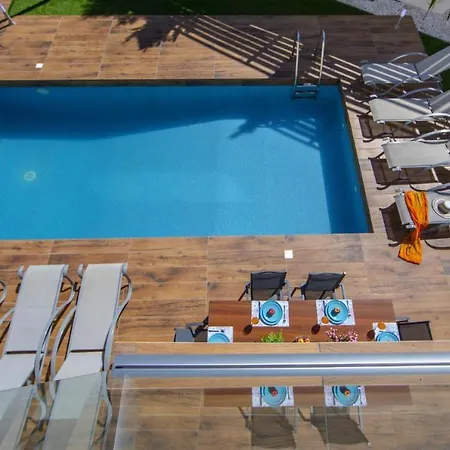 Сasa de vacaciones Tsokkos Family - Pool Garden 2' Walk To *